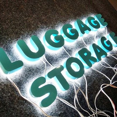 3D forman letras del metal de la pintura del color con la publicidad al aire libre de las luces