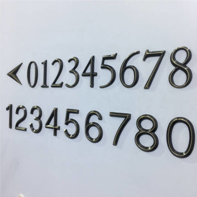 Las muestras de número modernas de casa del nombre del sitio de la oficina no iluminaron