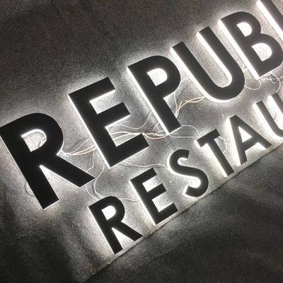 Publicidad delantera iluminada de acrílico de la tienda de la muestra del alfabeto plástico del ODM del OEM