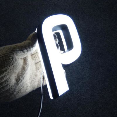 Caras dobles que encienden la señalización que pone letras de acero inoxidable AC110V-240V de las letras de acrílico del LED