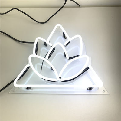 Las tarjetas del día de San Valentín rosadas rojas tatúan el tablero de la señal de neón para la barra casera 7.5kv