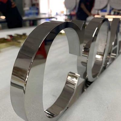 Letras fabricadas grueso de plata del metal del espejo los 2cm de la señalización de Shopfront de la letra del alfabeto