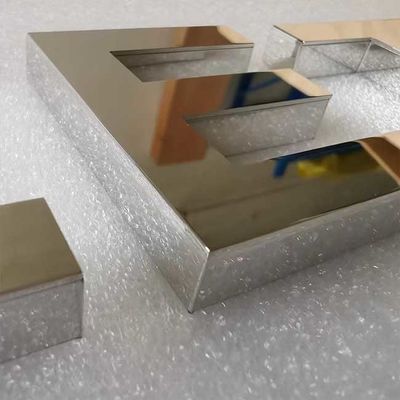 Letras fabricadas grueso de plata del metal del espejo los 2cm de la señalización de Shopfront de la letra del alfabeto