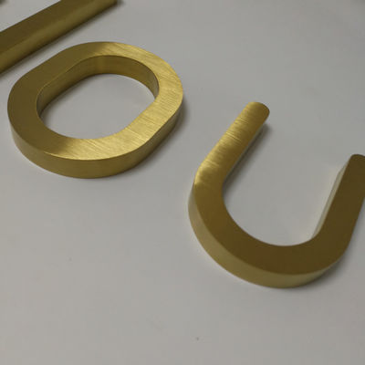 La muestra de la letra del metal de la tienda de los cosméticos del ODM del OEM fabricó al aire libre