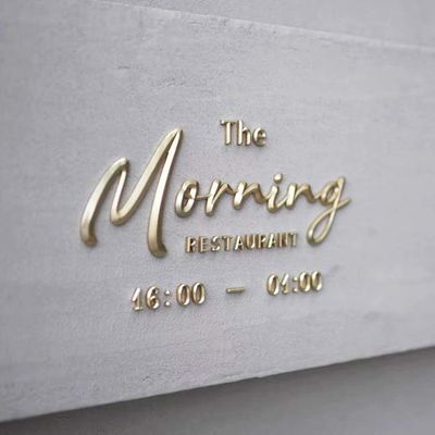 Haciendo publicidad de muestras de la pared del nombre Large Company suba a la prenda impermeable IP67