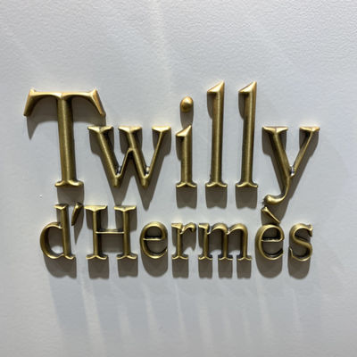 Haciendo publicidad de muestras de la pared del nombre Large Company suba a la prenda impermeable IP67