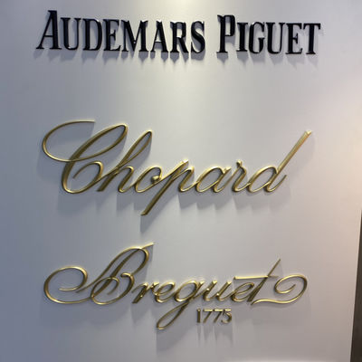 Haciendo publicidad de muestras de la pared del nombre Large Company suba a la prenda impermeable IP67