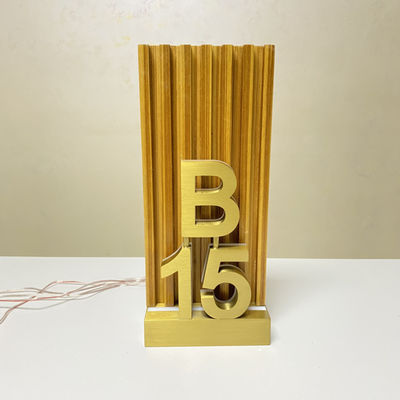 Llevado hecho excursionismo enciéndase encima de las muestras de número de casa Highspan para las oficinas del apartamento