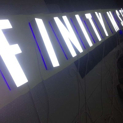 Tiendas delanteras de Front Lit Channel Letters For de la muestra de la tienda de acrílico del soporte 3-5m m de la pared