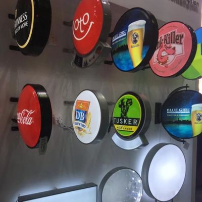 El doble al aire libre de la pintura del negro del tablero de la muestra del restaurante del negocio de 12V LED echó a un lado