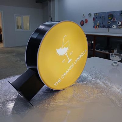 El doble de acrílico de la señalización de la caja de luz del café del restaurante echó a un lado