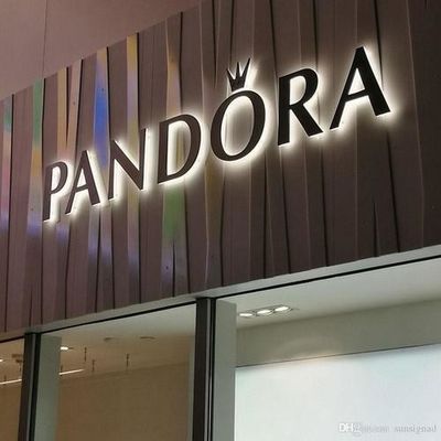 Muestra delantera Front Lit Channel Letters de la tienda al aire libre IP65