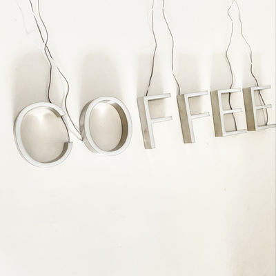 Muestra fabricada de las letras 3d del metal que hace publicidad de la señalización 12vdc 200m m de Shopfront