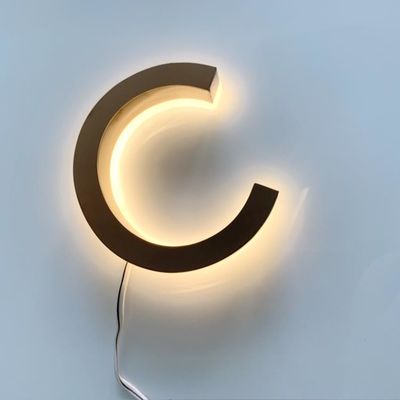 Luz al aire libre encima de la señalización que pone letras de acrílico 304# los 3cm de acero inoxidables de la muestra de la letra 3d