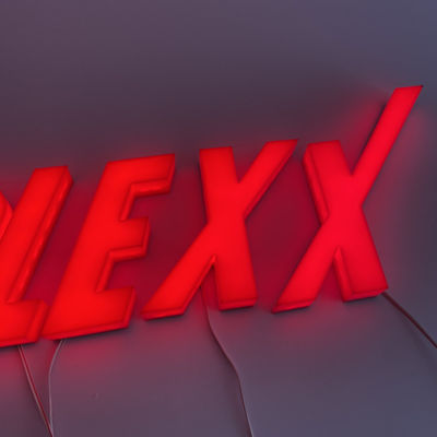 Alfabeto fresco de letra de encargo Dc12v los 5cm de la pintada de la muestra de la letra 3d