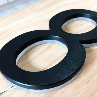 El negro retroiluminado de acrílico de la muestra de la letra de la publicidad 3D pintó el grueso del 12cm