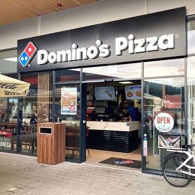 50000 horas de vida útil letras de canal LED con suministro de energía Meanwell ofreciendo iluminación y rendimiento de señalización comercial a largo plazo