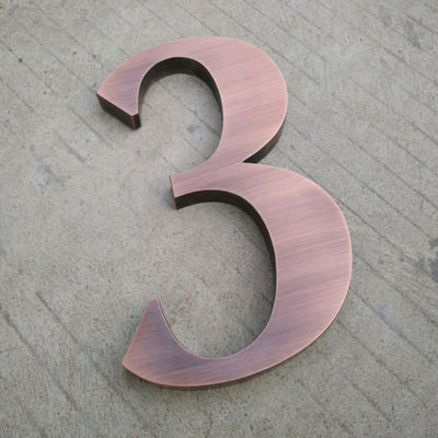 Muestra de acero inoxidable de la letra 3D del oro con números excelentes de las letras del metal de los finales