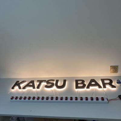 La capa negra 3D hizo excursionismo la señalización HIGHSPAN Logo Signs de acero inoxidable