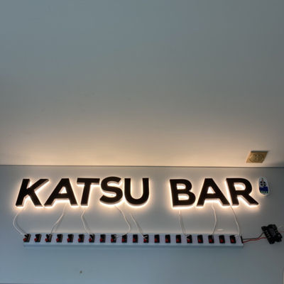 La capa negra 3D hizo excursionismo la señalización HIGHSPAN Logo Signs de acero inoxidable