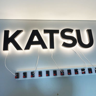 La capa negra 3D hizo excursionismo la señalización HIGHSPAN Logo Signs de acero inoxidable