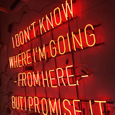 Muestras ligeras de neón de la palabra de los marcos metálicos de la decoración de la tienda para la pared