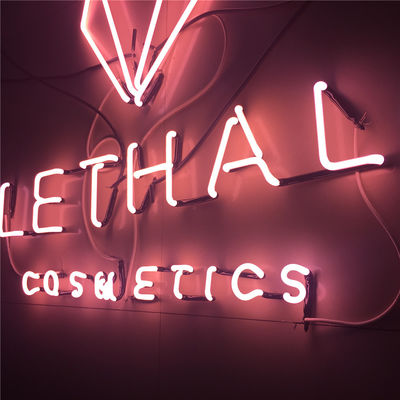 La tienda Logo Custom Neon Sign Glass de los cosméticos hizo letras de canal de neón rosadas