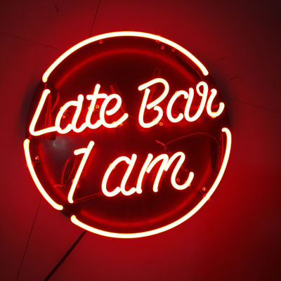 Publicidad de la caja de luz de encargo de la señal de neón de la barra con el soporte de la pared del tablero trasero