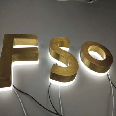 El oro cepilla letras retroiluminadas de acero inoxidables del metal de las muestras