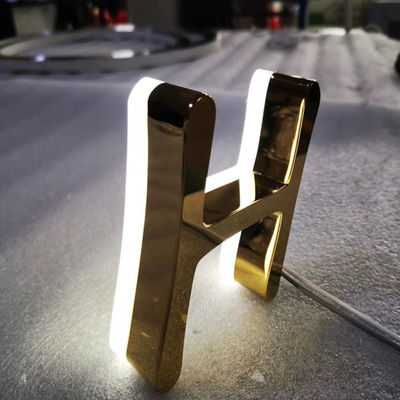 El negocio Logo Signage Stainless Steel Lighted del espejo del oro almacena muestras delanteras